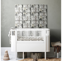 Detská izba s postieľkou, nástenné panely so vzorom medveďov a dekorácie