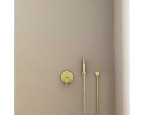 Podomietková sprchová armatúra s ručnou sprchou v sprche