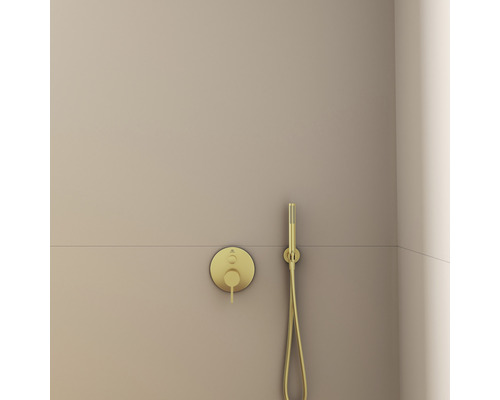 Podomietková sprchová armatúra s ručnou sprchou namontovanou na stene