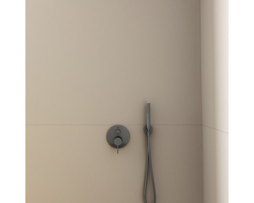 Podomietková sprchová súprava na stene