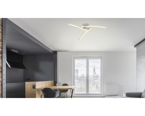 Moderné LED stropné svietidlo v obývacej izbe