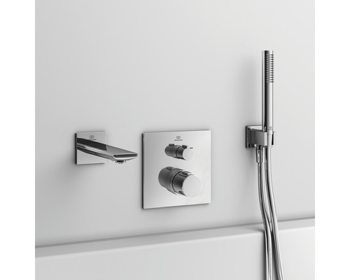 Vaňová batéria s ručnou sprchou na montáž na stenu