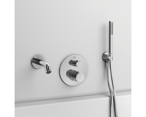 Vaňová batéria s ručnou sprchou a regulátorom teploty na montáž na stenu