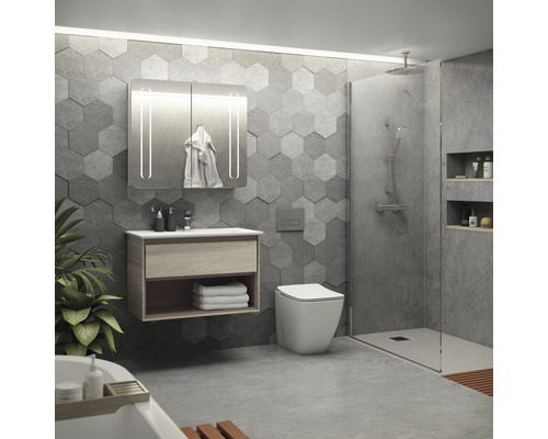 Moderná kúpeľňa s umývadlom, zrkadlová skrinka s osvetlením, sprchovací kút a toaleta.