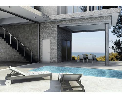 Exteriér s bazénom, lehátkami a posedením