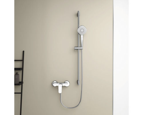 Sprchová batéria so štvorcovou sprchovou hlavicou a tyčou na montáž na stenu