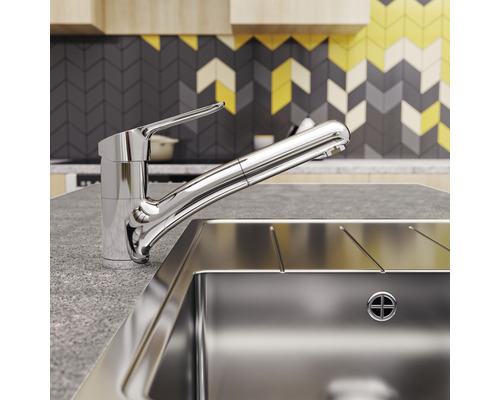 Kuchynská scéna s umývadlom a batériou