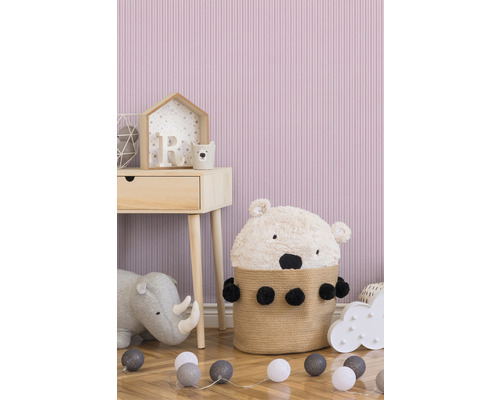 Detská herňa s hračkami, odkladacím stolom a dekoráciou