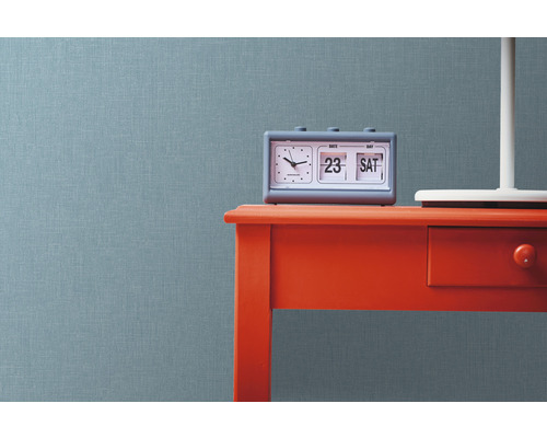 Stôl s preklápacími hodinami a lampou