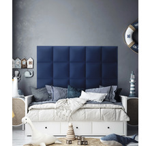 Detská izba s modrým nástenným panelom, bielou posteľou a námornou dekoráciou