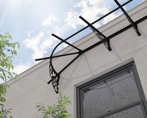 Strieška s oceľovou konštrukciou a čírou strechou nad oknom