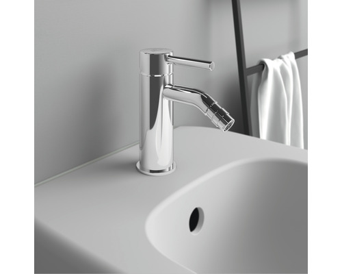 Bidetová batéria z kovu na umývadle