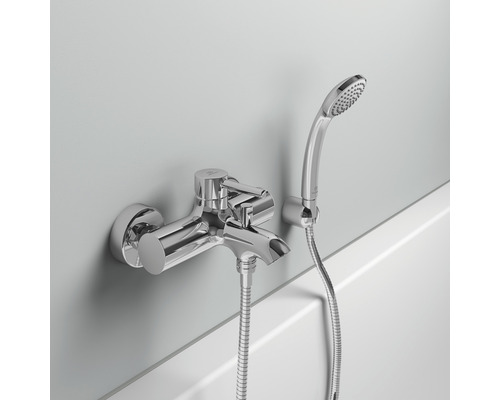 Vaňová batéria s ručnou sprchou na montáž na stenu