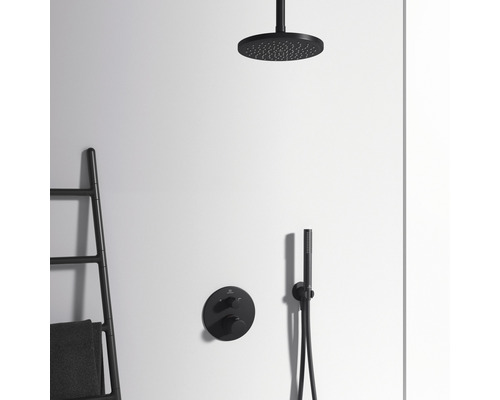 Sprchový set s hlavovou sprchou, ručnou sprchou a termostatickou batériou v kúpeľni