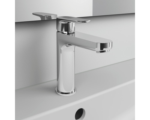 Lesklá umývadlová batéria na umývadle