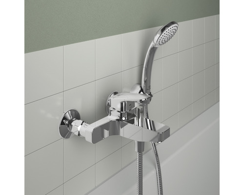 Vaňová batéria so sprchovou súpravou na montáž na stenu v kúpeľni