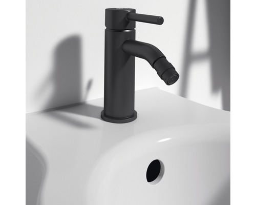 Bidetová batéria z kovu na umývadle