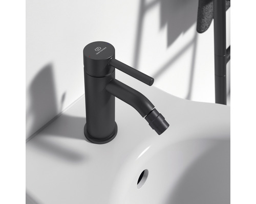 Bidetová batéria v matnom prevedení na umývadle