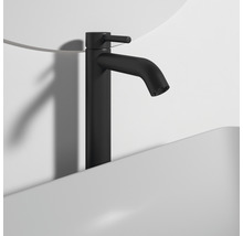 Čierna umývadlová batéria na umývadle