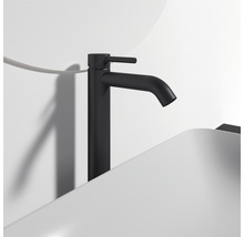 Čierna umývadlová batéria na umývadle