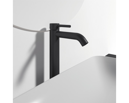 Čierna umývadlová batéria na umývadle