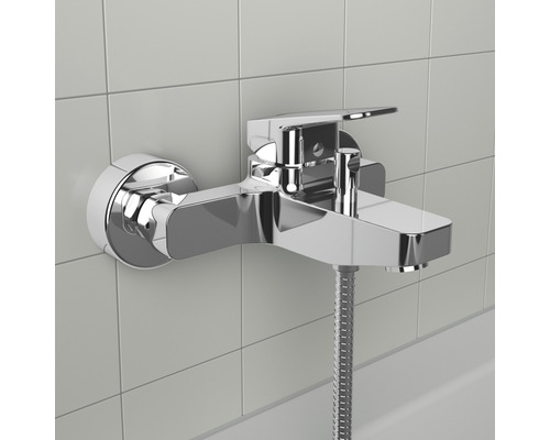 Nástenná batéria pre vaňu s sprchovou hadicou