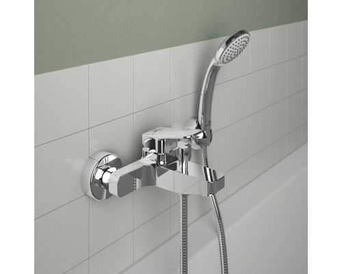 Vaňová plniaca batéria s ručnou sprchou na montáž na stenu