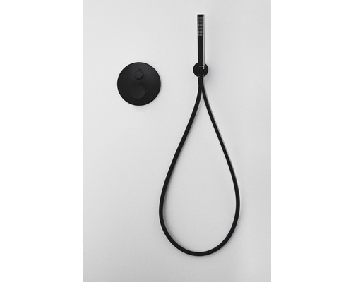 Ručná sprcha s hadicou a armatúrou na montáž na stenu