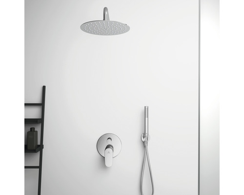 Sprchová súprava s hlavovou sprchou, ručnou sprchou a armatúrou v kúpeľni