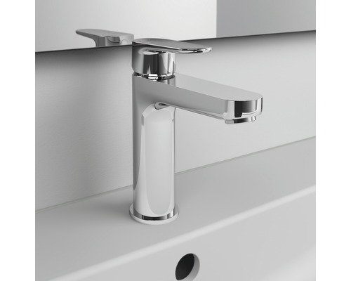 Chrómová umývadlová batéria na umývadle