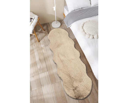 Koberec s vysokým vlasom v spálni