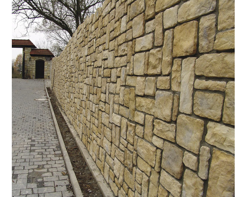 Múr z prírodného kameňa