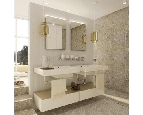 Kúpeľňa s dvojitým umývadlom, zrkadlami a osvetlením