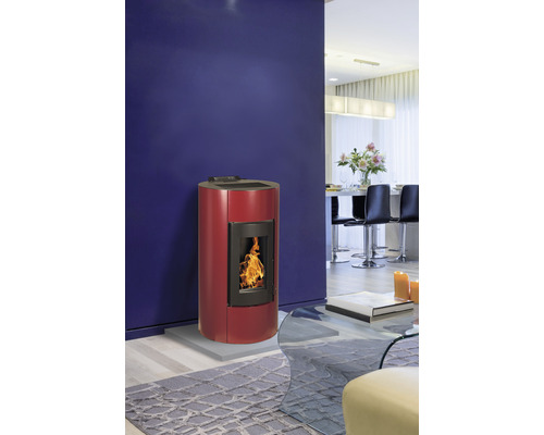 Peletové kachle v obývacej izbe s moderným dizajnom