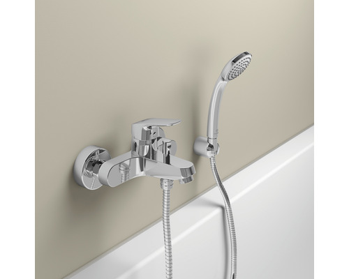 Vaňová batéria s ručnou sprchou na montáž na stenu
