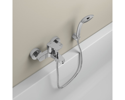 Vaňová batéria s ručnou sprchou na okraji vane