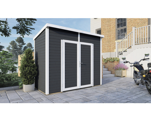 Záhradná búda s dvojkrídlovými dverami a plochou strechou vo vonkajšom prostredí.