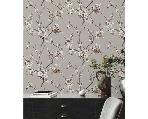 Dekoratívna tapeta s kvetinovým vzorom do obytných priestorov.