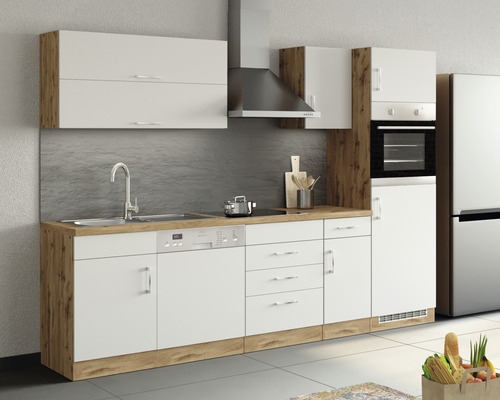 Kompletná kuchyňa s drezom, umývačkou riadu, sporákom, rúrou, digestorom a chladničkou.