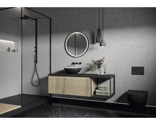 Kúpeľňa so sprchou, umývadlom, zrkadlom a toaletou v tmavom dizajne