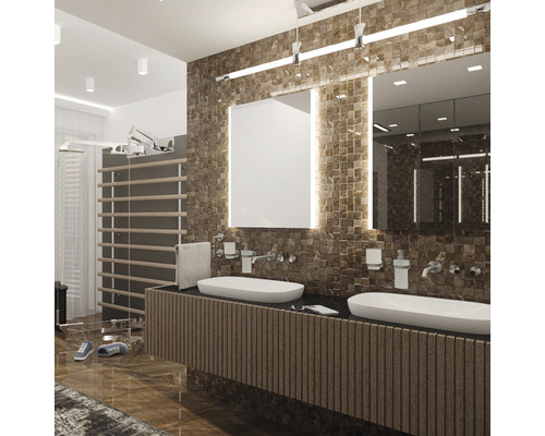 Moderná kúpeľňa s dvojitým umývadlom, osvetlenými zrkadlami a mozaikovými obkladmi