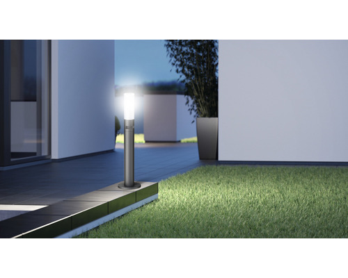 Záhradná lampa na osvetlenie vonkajších priestorov.