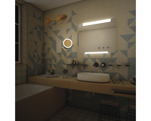 Kúpeľňa s umývadlom, zrkadlom a geometrickými obkladmi