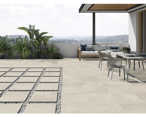 Terasa s dlaždicami, sedením a rastlinami