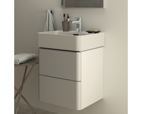 Umývadlo so skrinkou a dvoma zásuvkami v kúpeľni