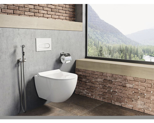 Moderná kúpeľňa so závesným WC, bidetovou sprchou a ovládacím panelom pred tehlovou stenou