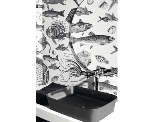 Moderné kúpeľňové umývadlo s tapetou s motívom rýb a mušlí