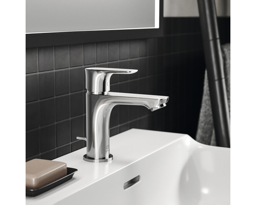 Chrómovaná umývadlová batéria na umývadle