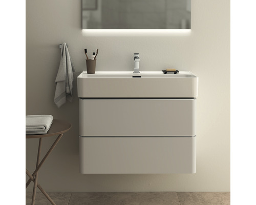 Skrinka pod umývadlo s dvomi zásuvkami, batéria, zrkadlo a doplnky v kúpeľni