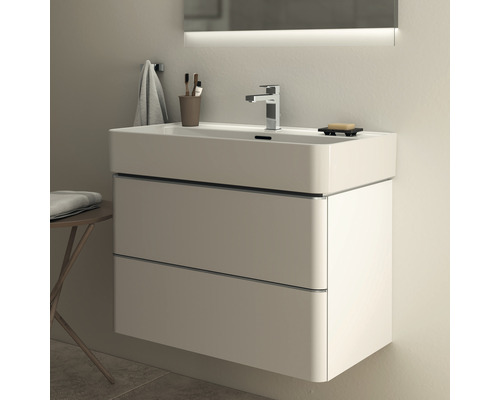 Umývadlová skrinka s dvomi zásuvkami, batériou a zrkadlom s osvetlením v kúpeľni